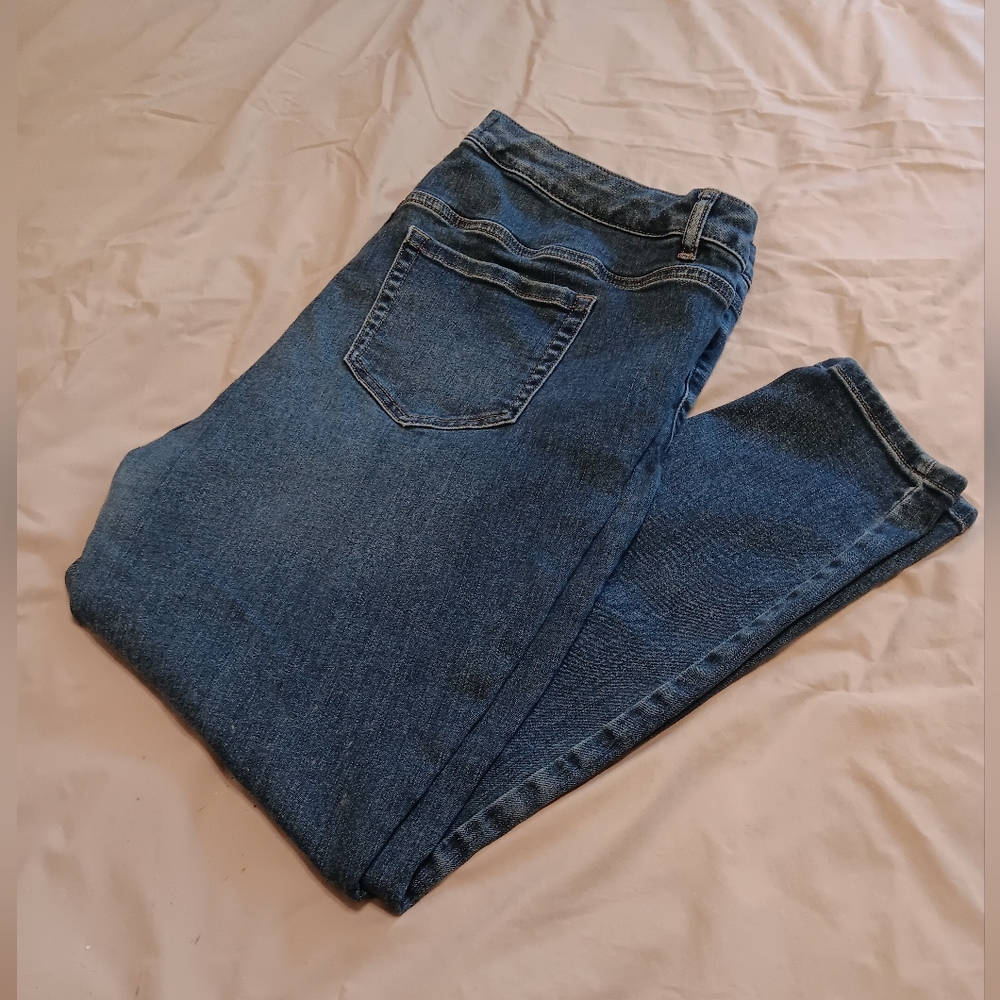 Curvy Fit High- Rise Skinny Jeans